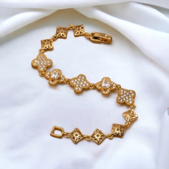 Luxury 18k Gold Plated Clover Zircon Crystal Bracelet - Picture 4 of 5